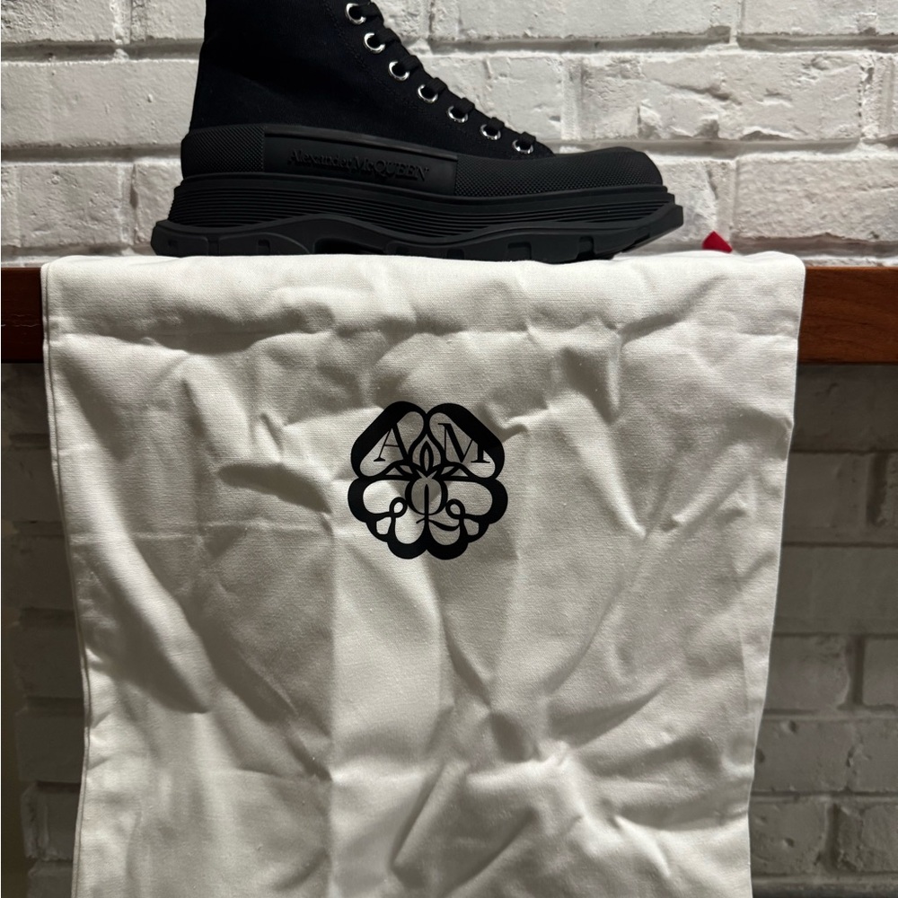 Alexander McQueenTread Slick Boot in Black